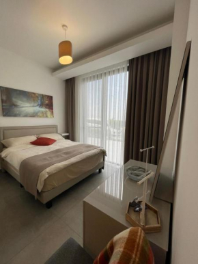 Charming 2 Bedroom Garden Suite Getaway